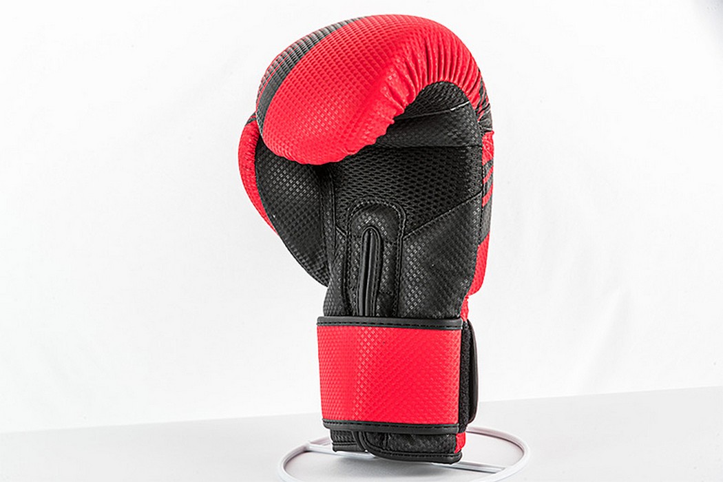 Боксерские перчатки UFC PRO Performance Rush Red,14oz 1050_700